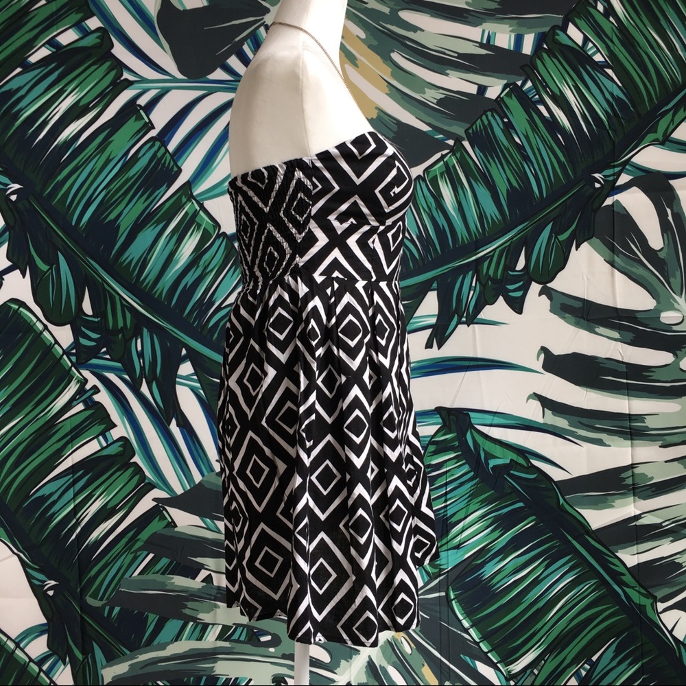 NWOT 🏝VACATION READY!🏝 Strapless B & W Dress - Picture 3 of 8